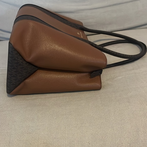 MICHAEL MICHAEL KORS LARGE TOTE - Picture 5 of 11